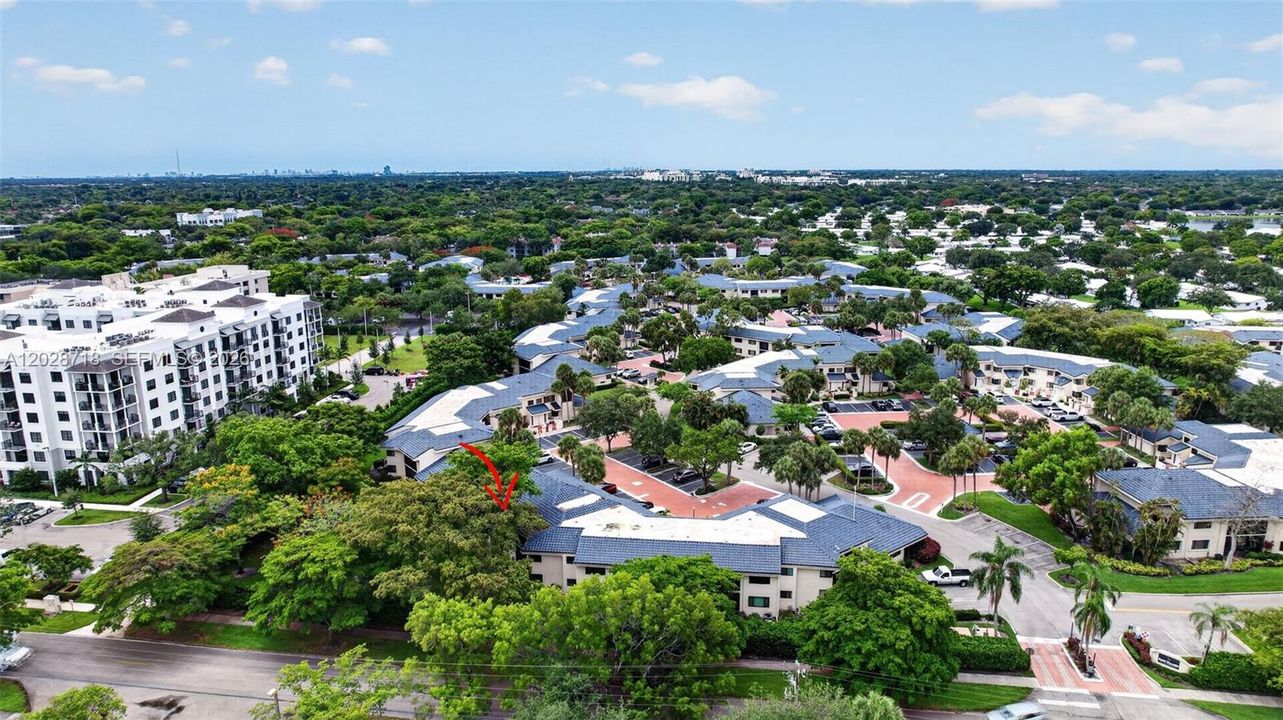 For Sale: $273,000 (1 beds, 1 baths, 832 Square Feet)