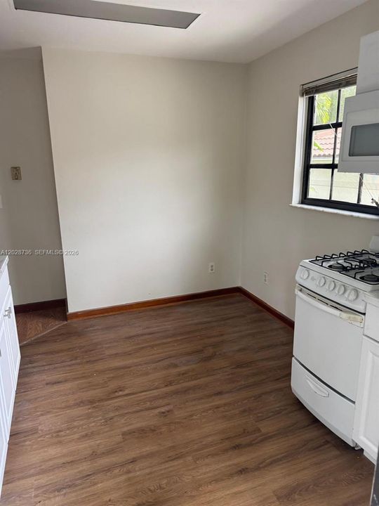 For Rent: $2,000 (1 beds, 1 baths, 2243 Square Feet)