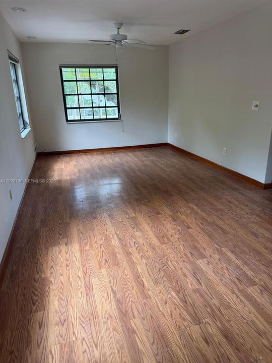 For Rent: $2,000 (1 beds, 1 baths, 2243 Square Feet)