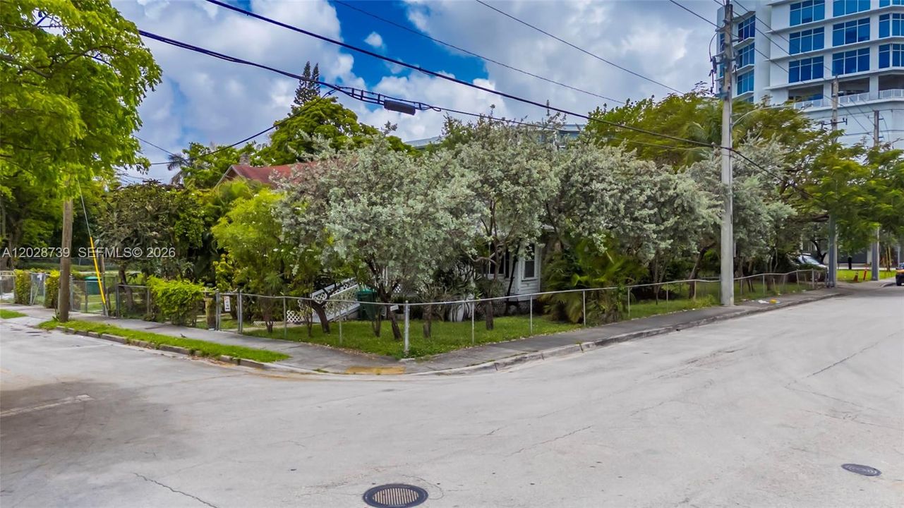 For Sale: $5,100,000 (0.14 acres)