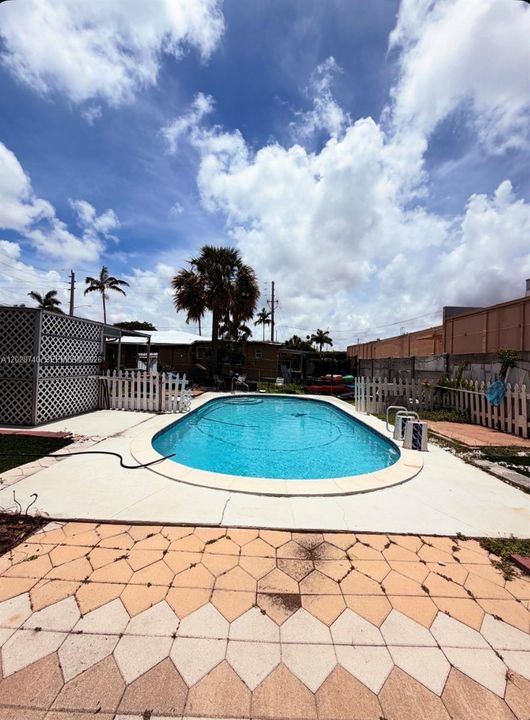 For Rent: $2,500 (2 beds, 1 baths, 1829 Square Feet)