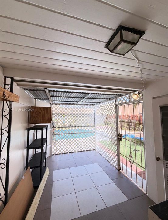 For Rent: $2,500 (2 beds, 1 baths, 1829 Square Feet)