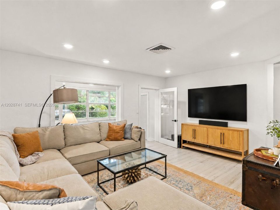 For Sale: $875,000 (4 beds, 3 baths, 1802 Square Feet)