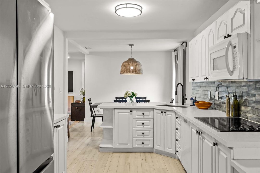 For Sale: $875,000 (4 beds, 3 baths, 1802 Square Feet)