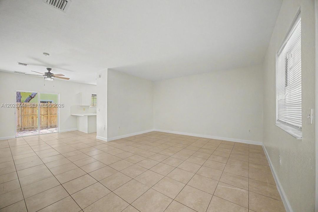 Active With Contract: $249,999 (2 beds, 2 baths, 1048 Square Feet)