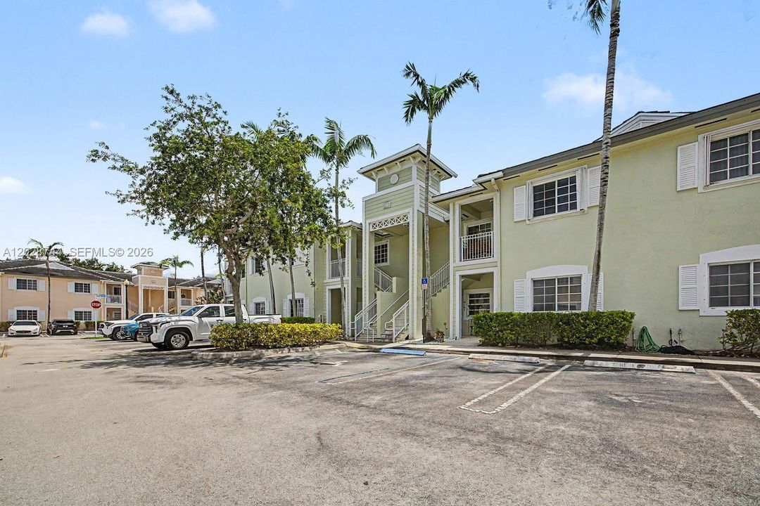 Active With Contract: $249,999 (2 beds, 2 baths, 1048 Square Feet)