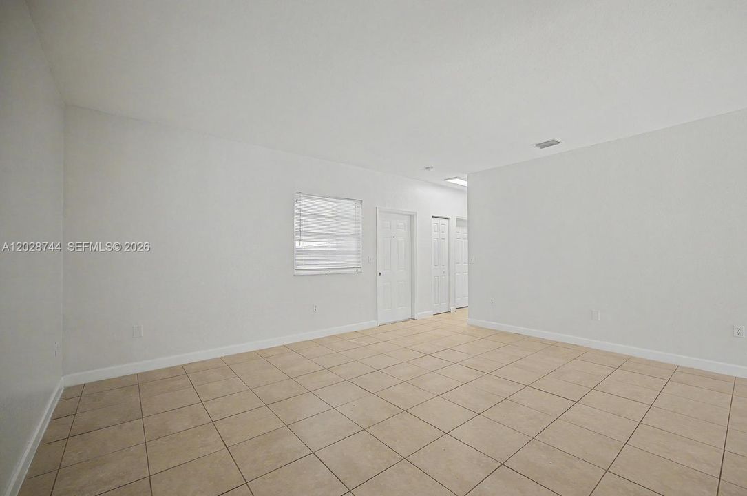 Active With Contract: $249,999 (2 beds, 2 baths, 1048 Square Feet)