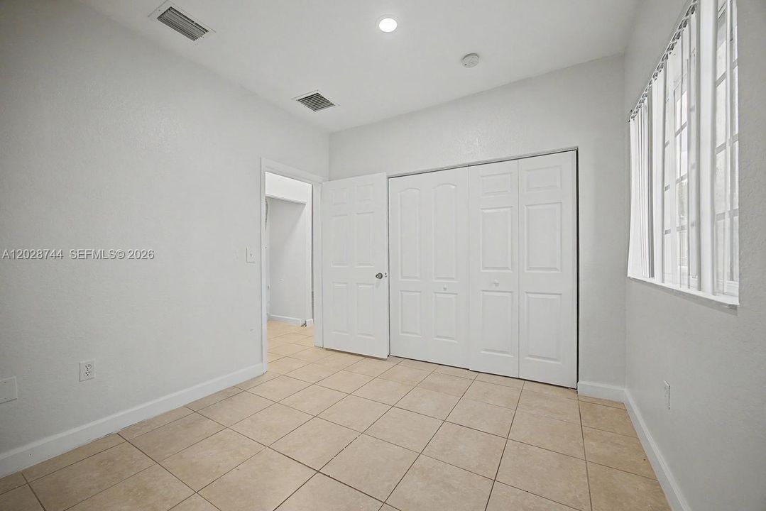 Active With Contract: $249,999 (2 beds, 2 baths, 1048 Square Feet)