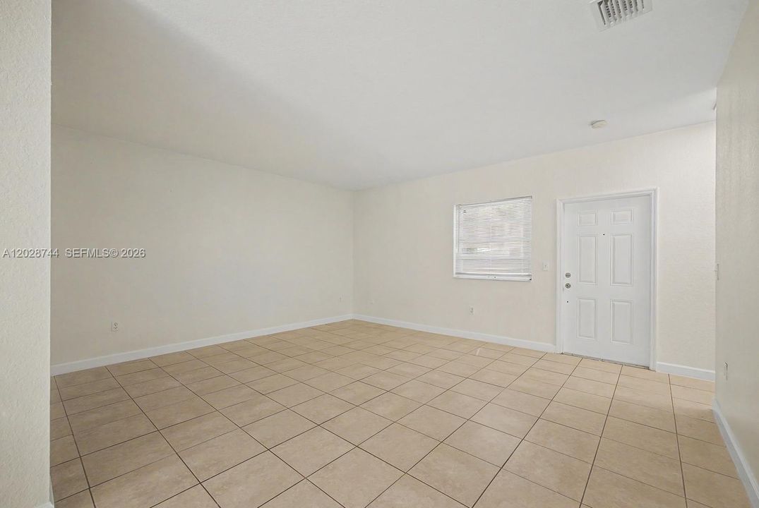 Active With Contract: $249,999 (2 beds, 2 baths, 1048 Square Feet)
