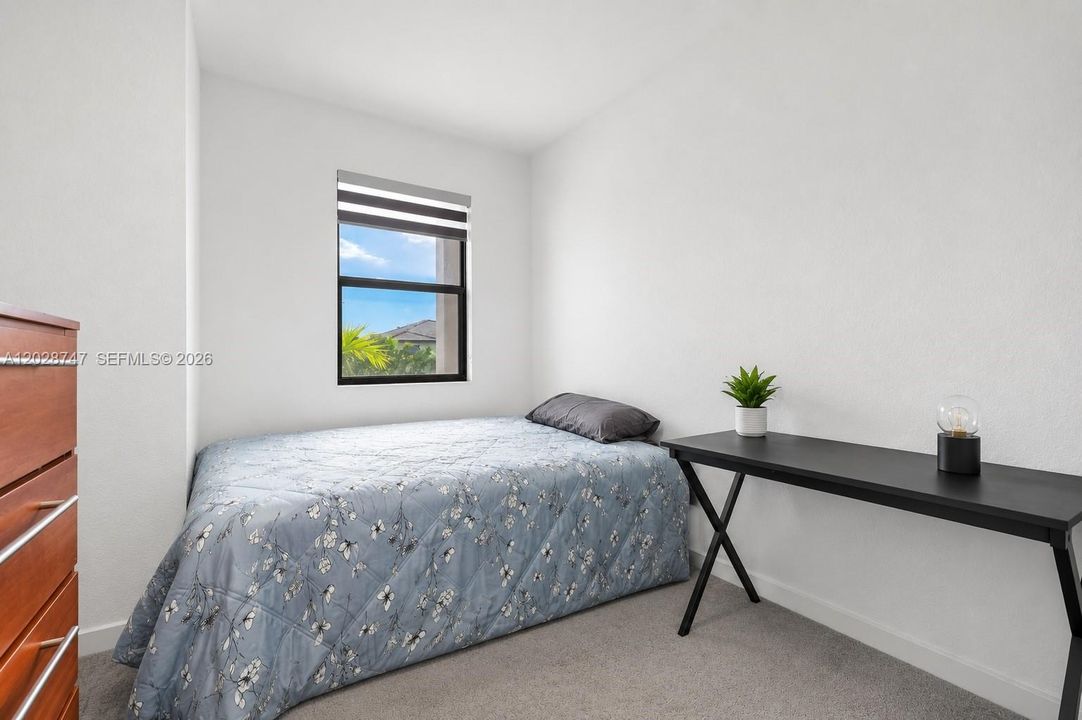 For Sale: $505,000 (4 beds, 3 baths, 1936 Square Feet)