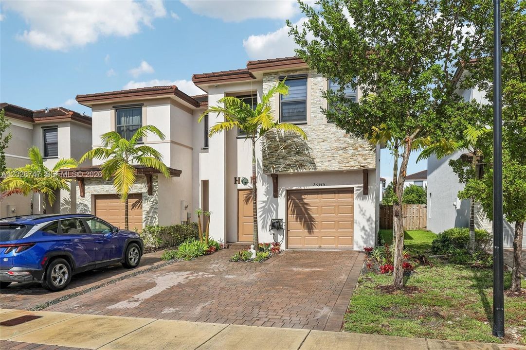 For Sale: $505,000 (4 beds, 3 baths, 1936 Square Feet)