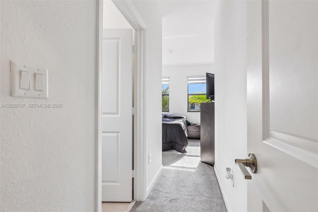 For Sale: $505,000 (4 beds, 3 baths, 1936 Square Feet)