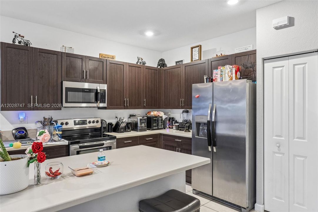 For Sale: $505,000 (4 beds, 3 baths, 1936 Square Feet)