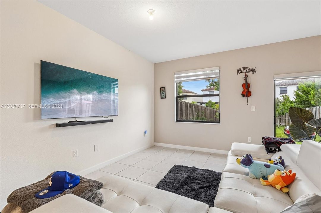 For Sale: $505,000 (4 beds, 3 baths, 1936 Square Feet)