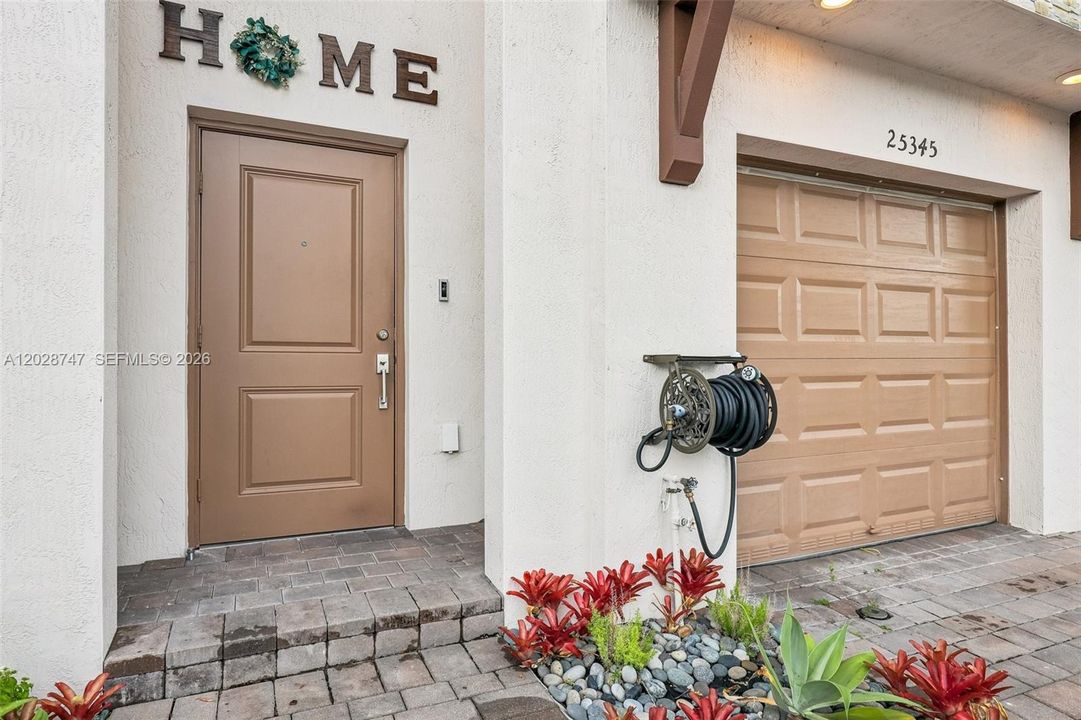 For Sale: $505,000 (4 beds, 3 baths, 1936 Square Feet)