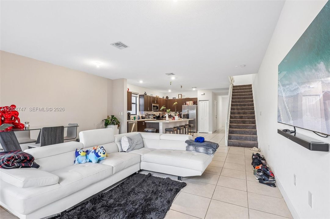 For Sale: $505,000 (4 beds, 3 baths, 1936 Square Feet)