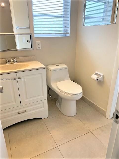 For Rent: $3,000 (2 beds, 1 baths, 3036 Square Feet)