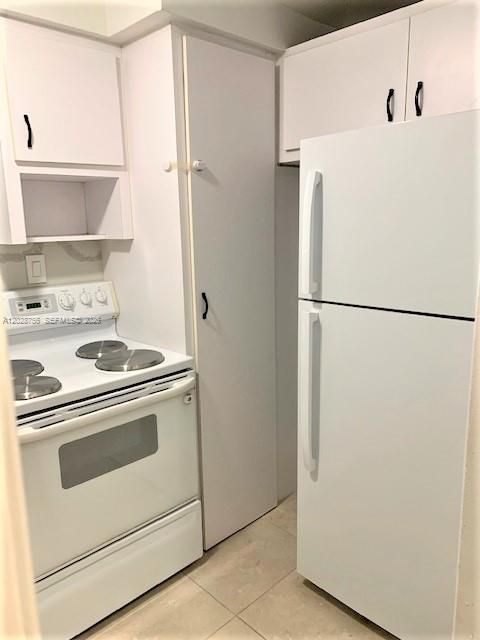 For Rent: $3,000 (2 beds, 1 baths, 3036 Square Feet)