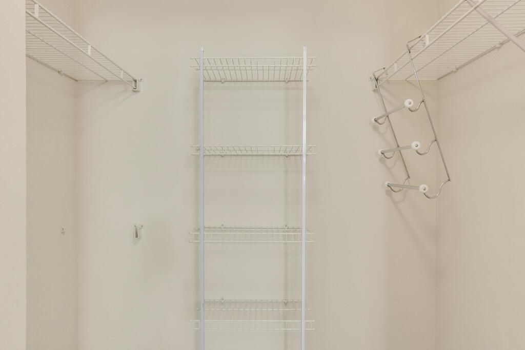 Walk IN Closet