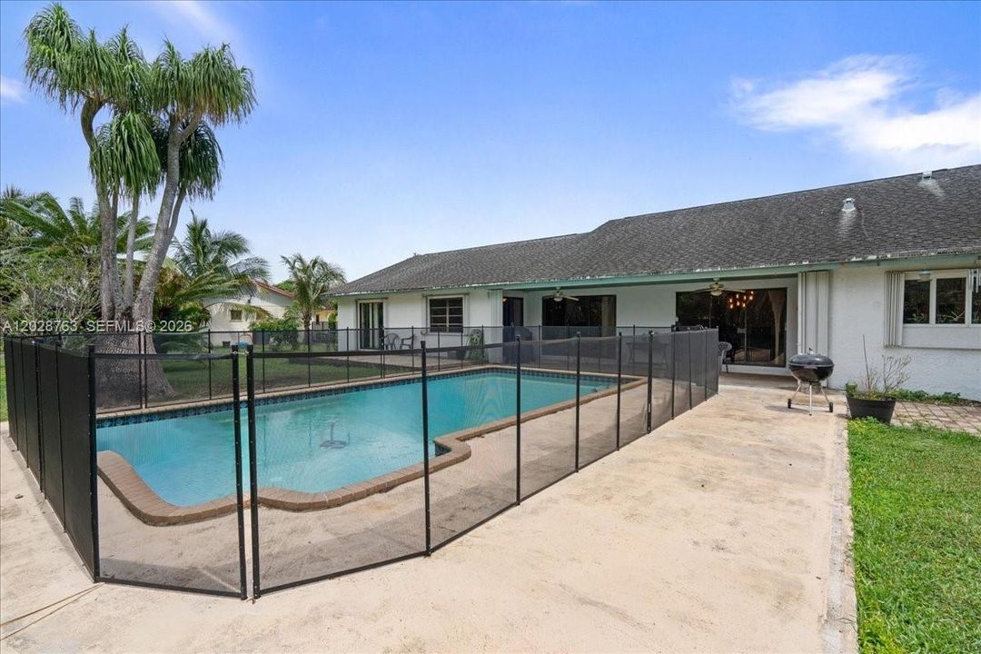 En Venta: $760,000 (3 camas, 2 baños, 2687 Pies cuadrados)
