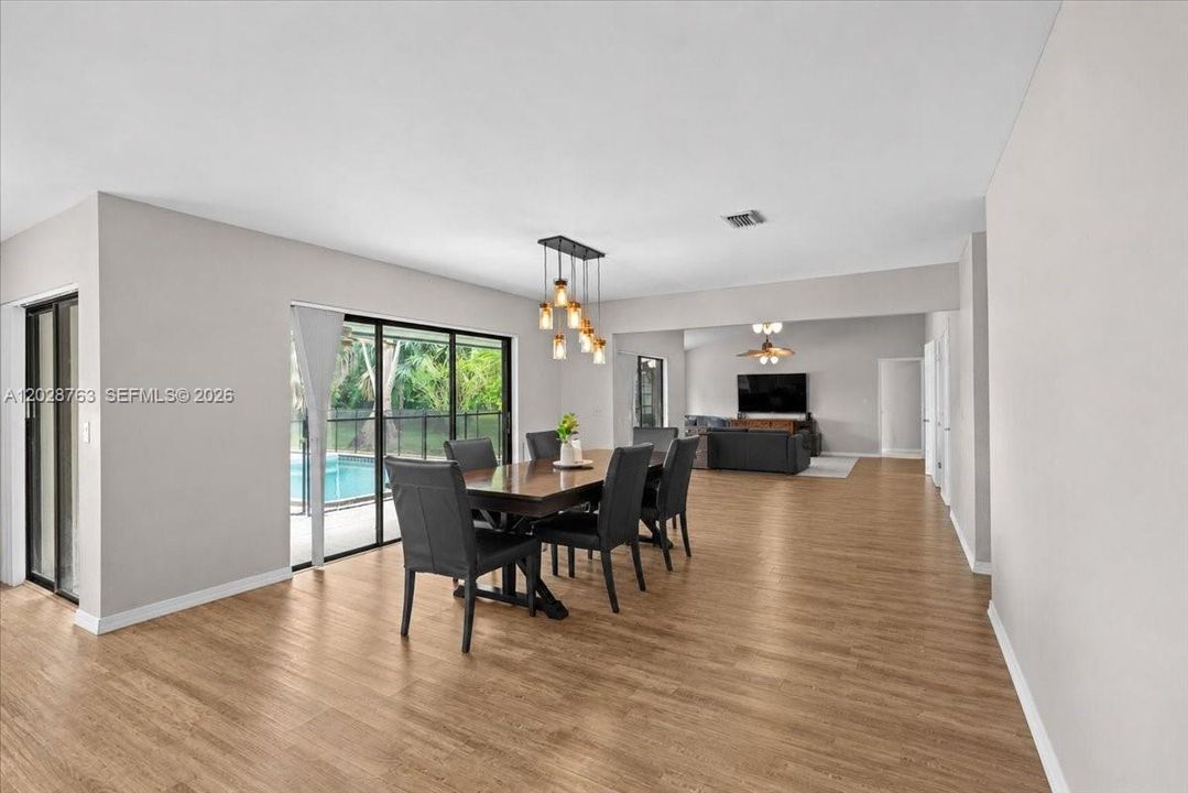 En Venta: $760,000 (3 camas, 2 baños, 2687 Pies cuadrados)
