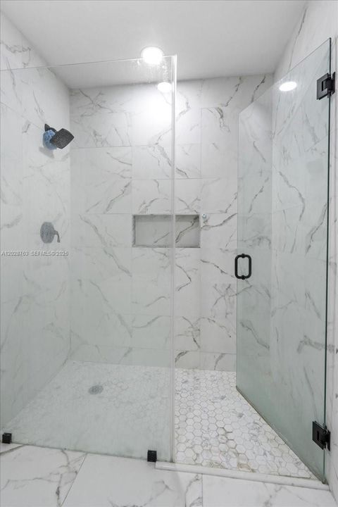 En Venta: $760,000 (3 camas, 2 baños, 2687 Pies cuadrados)