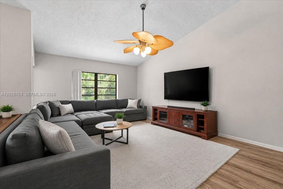 En Venta: $760,000 (3 camas, 2 baños, 2687 Pies cuadrados)