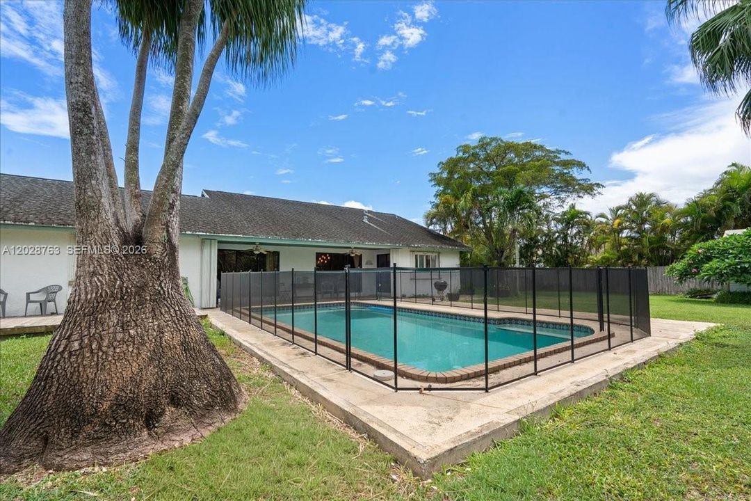 En Venta: $760,000 (3 camas, 2 baños, 2687 Pies cuadrados)