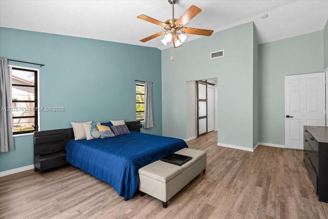 En Venta: $760,000 (3 camas, 2 baños, 2687 Pies cuadrados)
