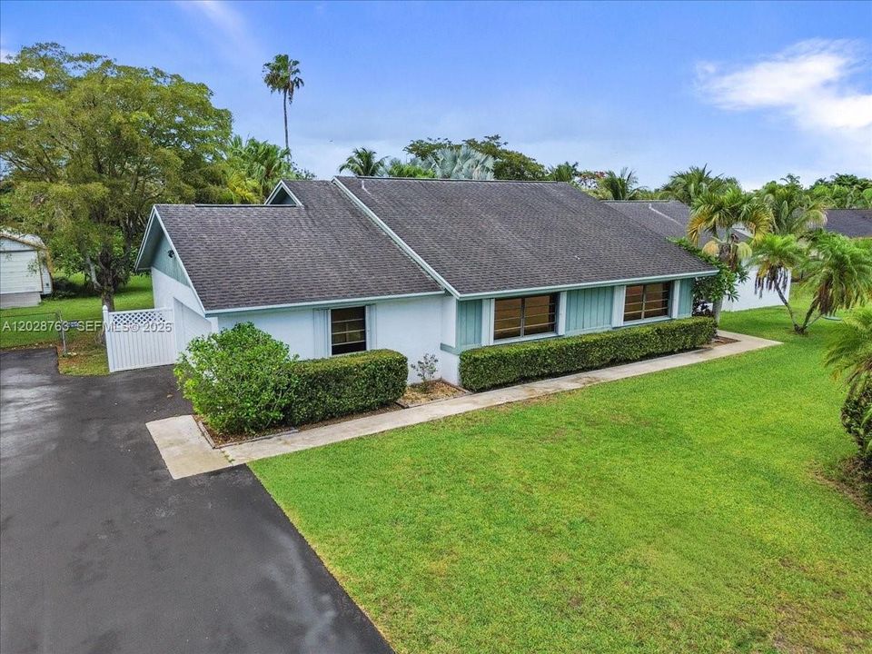 En Venta: $760,000 (3 camas, 2 baños, 2687 Pies cuadrados)