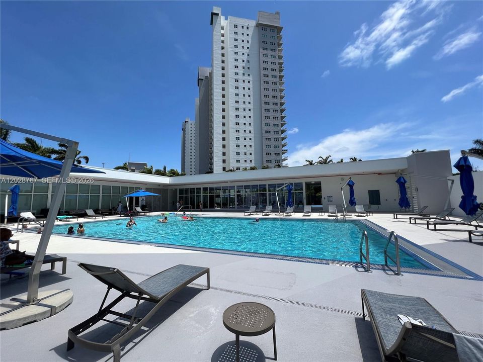For Rent: $3,700 (3 beds, 3 baths, 1886 Square Feet)