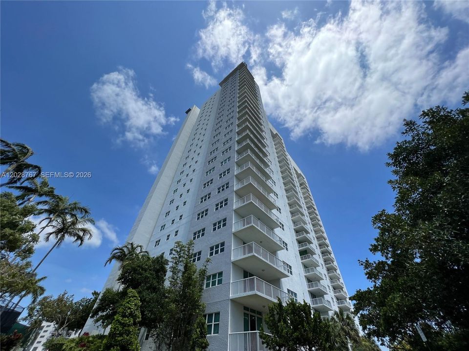 For Rent: $3,700 (3 beds, 3 baths, 1886 Square Feet)