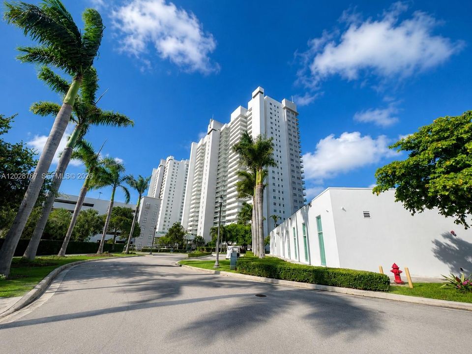 For Rent: $3,700 (3 beds, 3 baths, 1886 Square Feet)