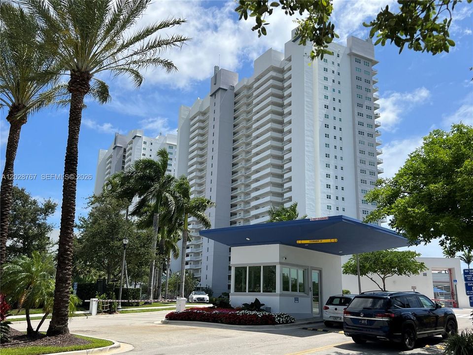 For Rent: $3,700 (3 beds, 3 baths, 1886 Square Feet)