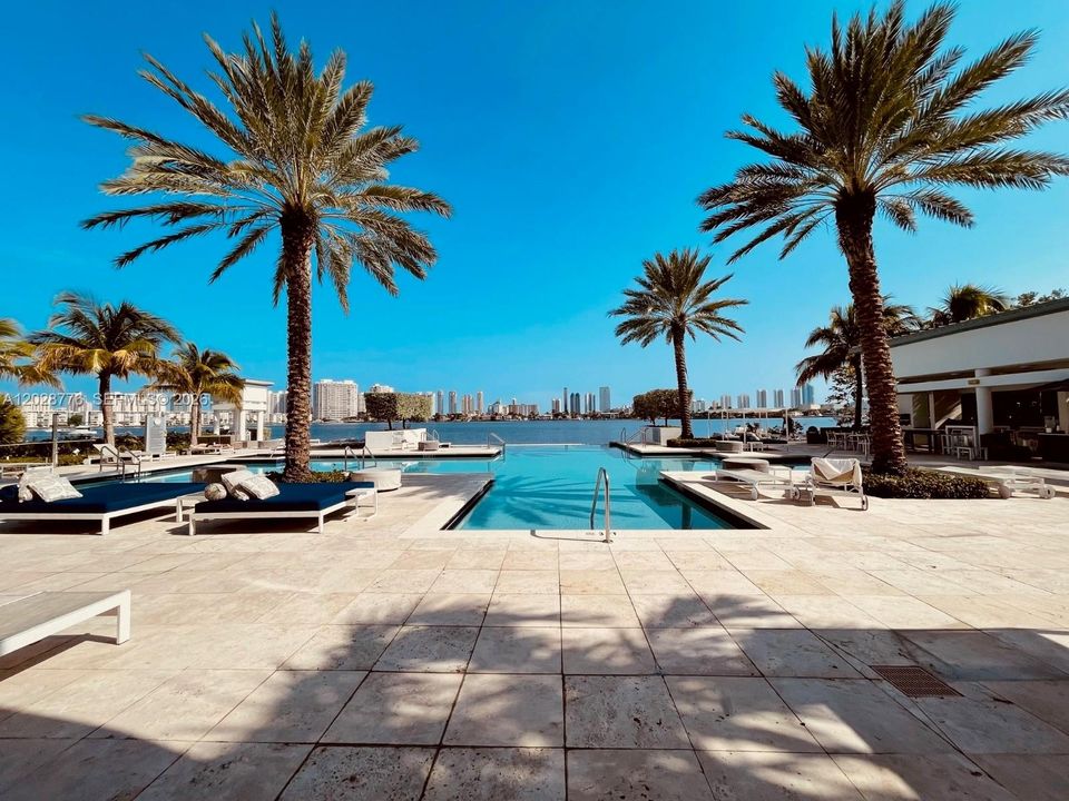For Sale: $1,100,000 (2 beds, 3 baths, 1698 Square Feet)