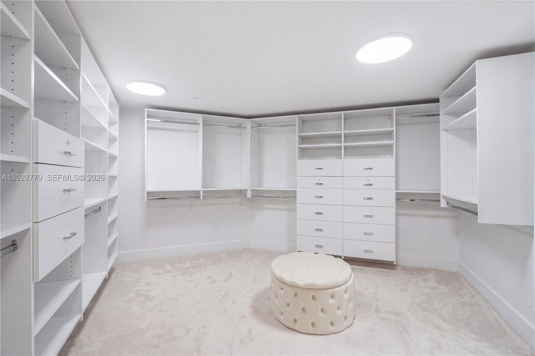For Sale: $2,490,000 (3 beds, 5 baths, 3590 Square Feet)