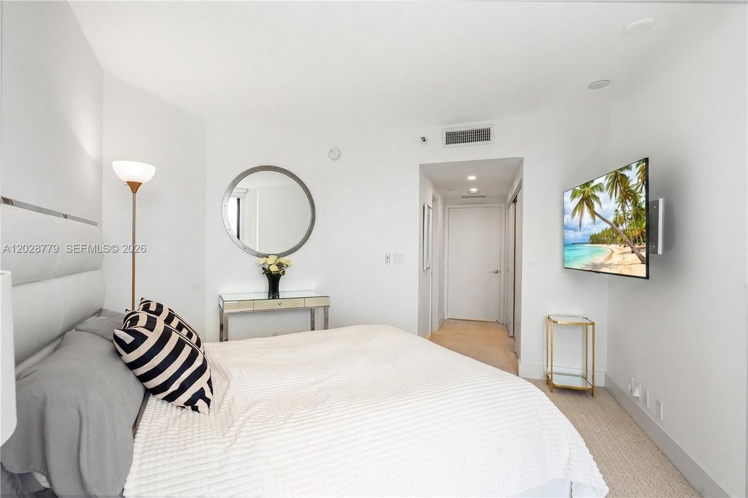 For Sale: $2,490,000 (3 beds, 5 baths, 3590 Square Feet)