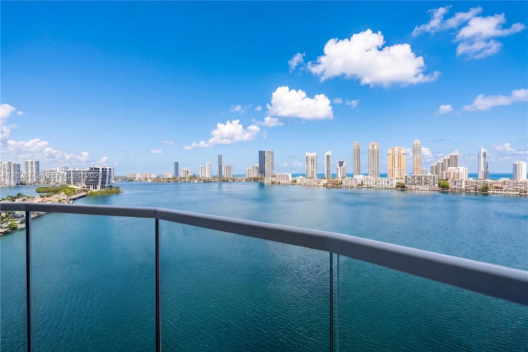 For Sale: $2,490,000 (3 beds, 5 baths, 3590 Square Feet)