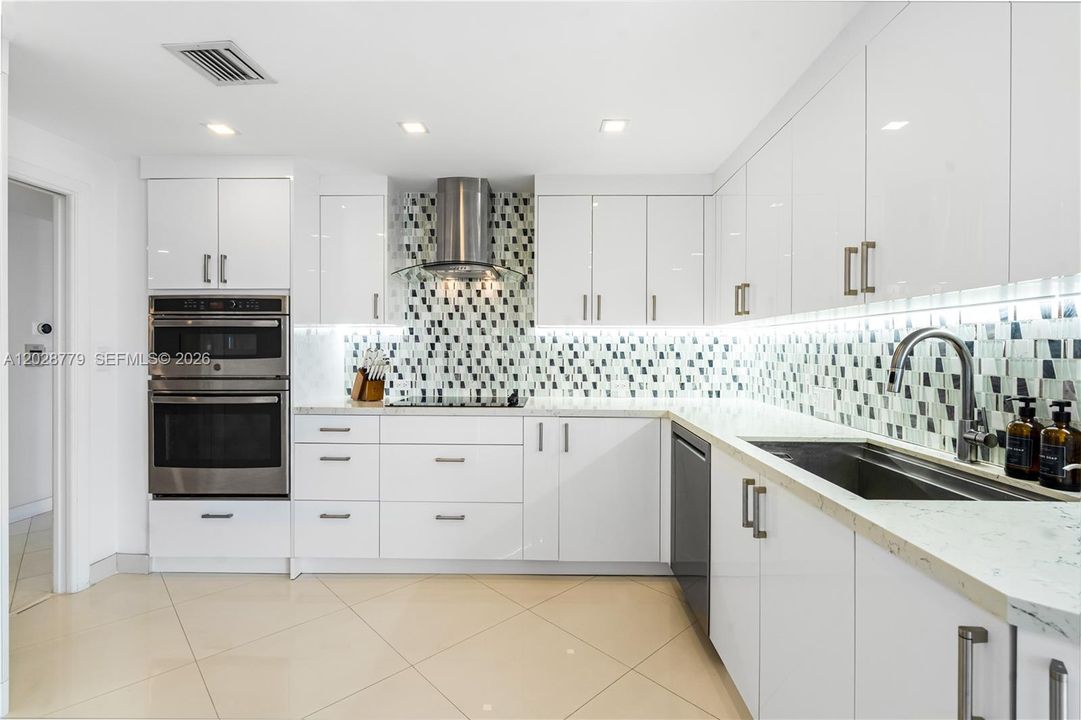 For Sale: $2,490,000 (3 beds, 5 baths, 3590 Square Feet)