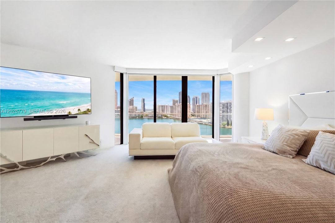 For Sale: $2,490,000 (3 beds, 5 baths, 3590 Square Feet)