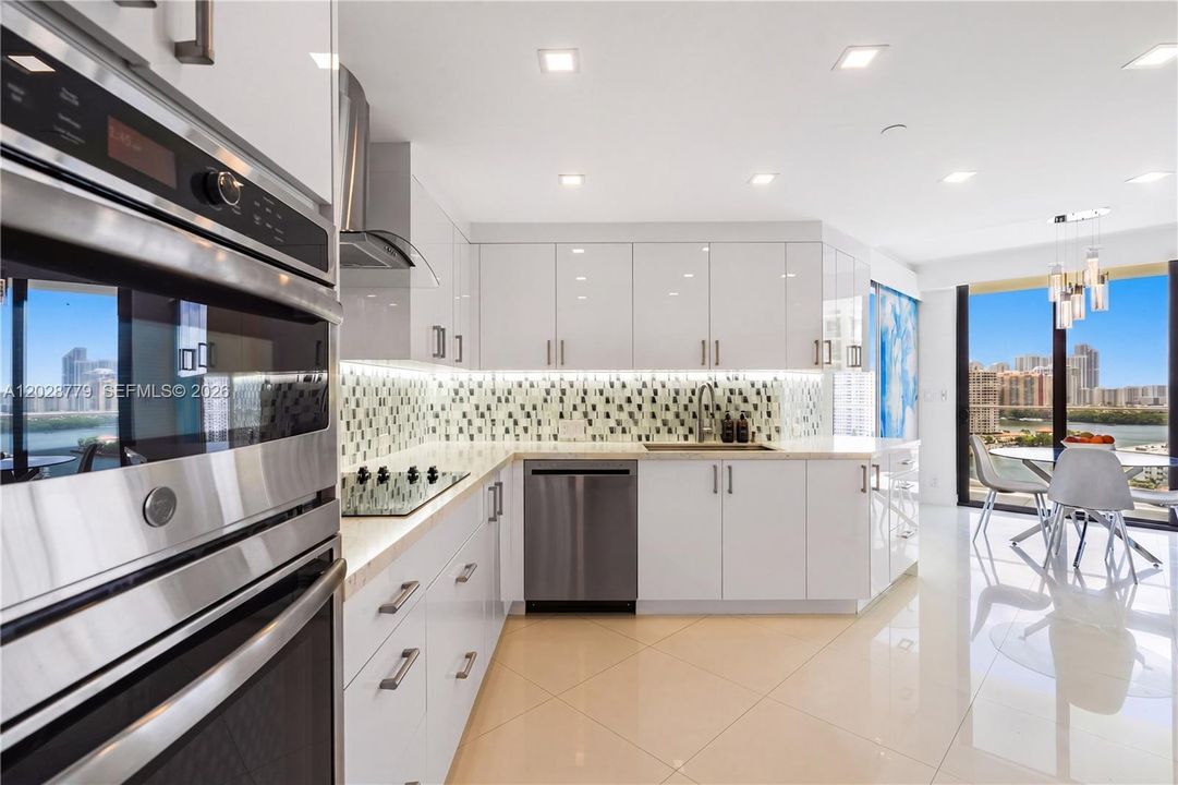 For Sale: $2,490,000 (3 beds, 5 baths, 3590 Square Feet)