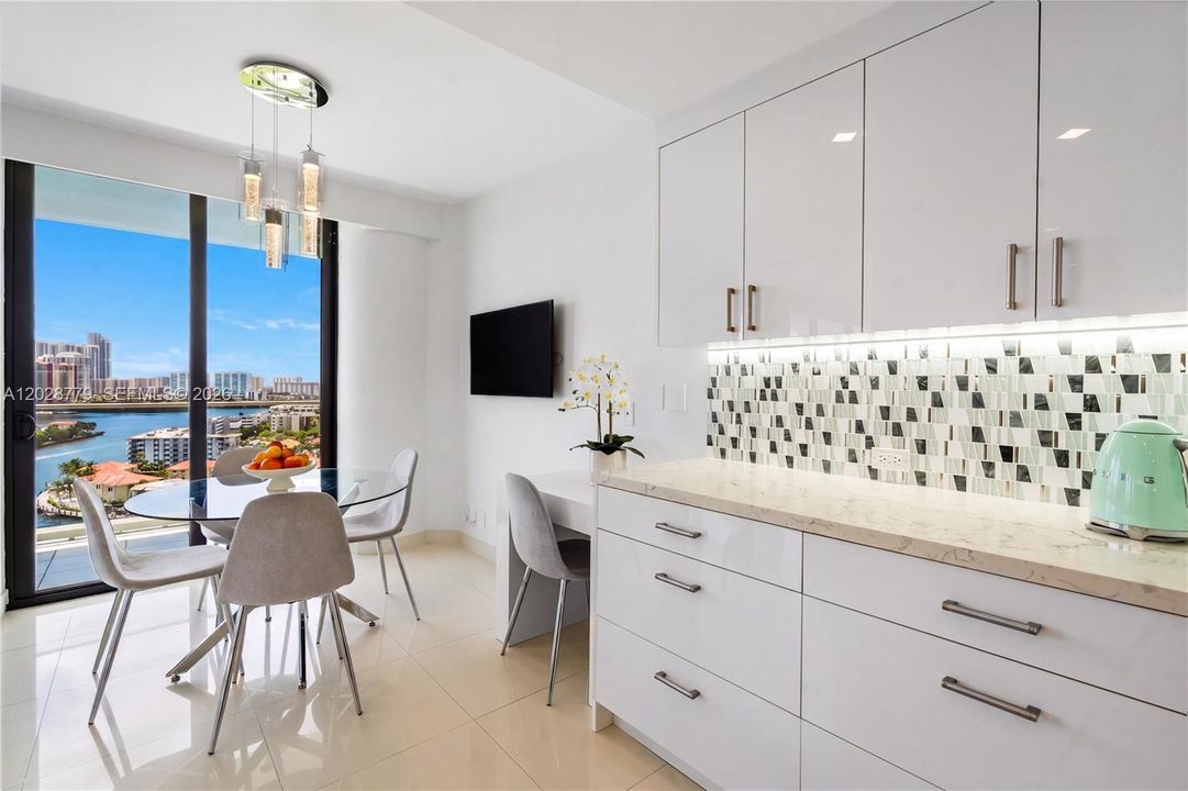 For Sale: $2,490,000 (3 beds, 5 baths, 3590 Square Feet)