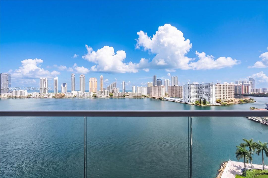 For Sale: $2,490,000 (3 beds, 5 baths, 3590 Square Feet)