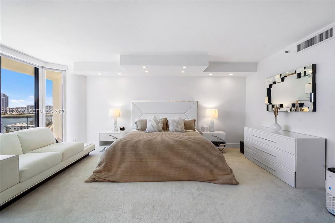 For Sale: $2,490,000 (3 beds, 5 baths, 3590 Square Feet)