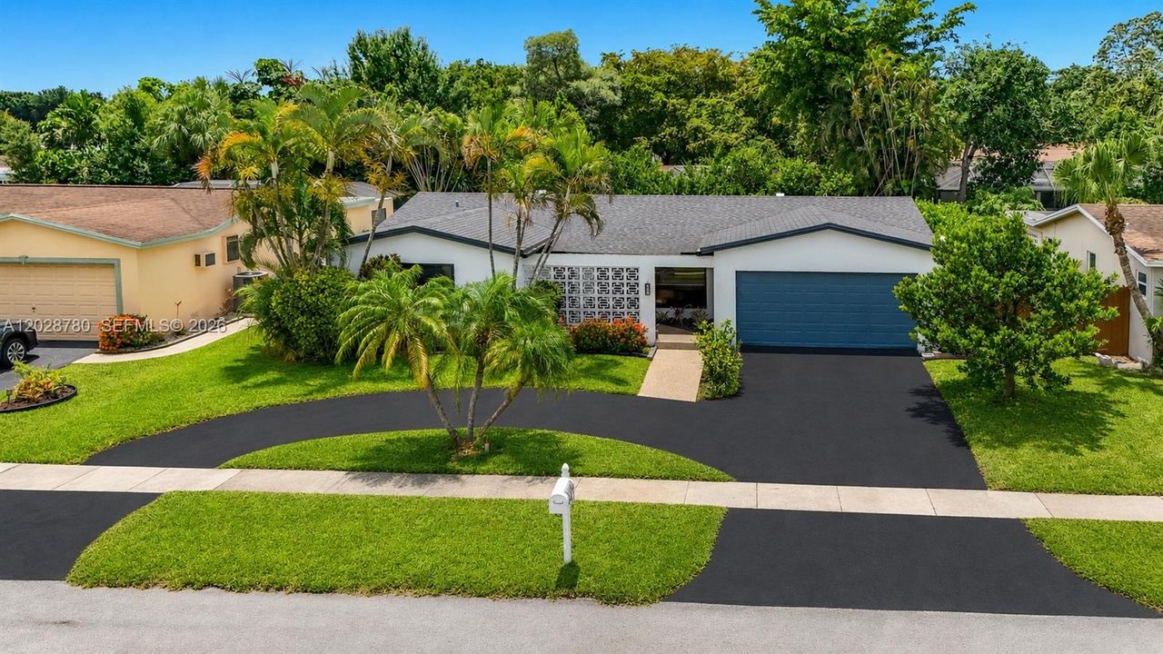 For Sale: $699,000 (4 beds, 3 baths, 2068 Square Feet)