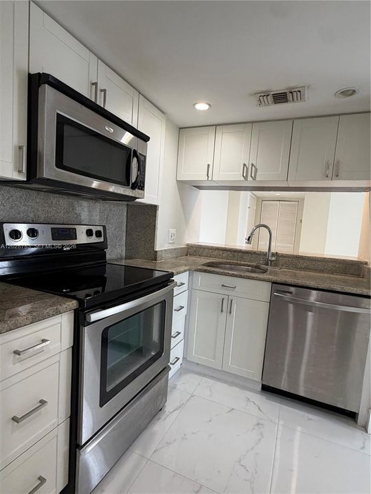 For Rent: $3,600 (2 beds, 2 baths, 968 Square Feet)
