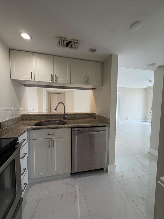 For Rent: $3,600 (2 beds, 2 baths, 968 Square Feet)