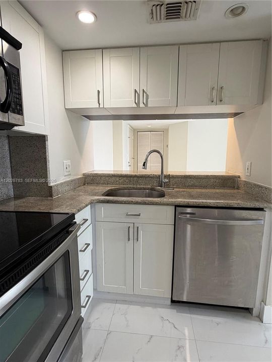 For Rent: $3,600 (2 beds, 2 baths, 968 Square Feet)