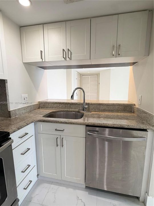 For Rent: $3,600 (2 beds, 2 baths, 968 Square Feet)