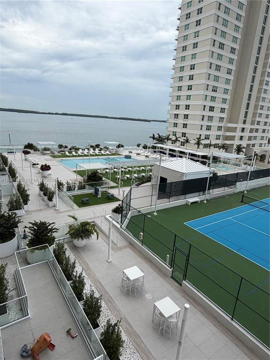 For Rent: $3,600 (2 beds, 2 baths, 968 Square Feet)